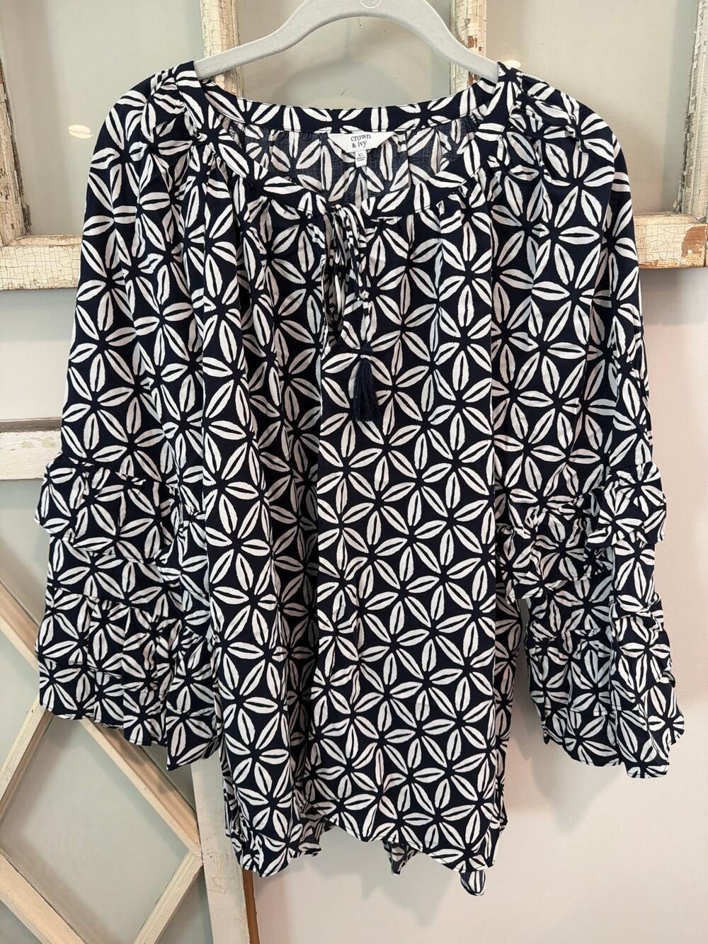 Crown & Ivy size XL navy blue and white popover blouse top shirt